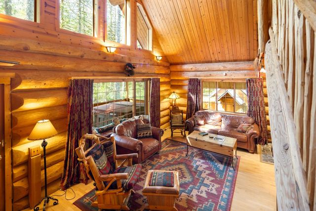 58200 E Marmot Road, Sandy, OR 97055