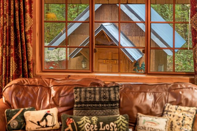 58200 E Marmot Road, Sandy, OR 97055
