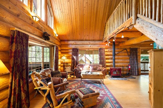 58200 E Marmot Road, Sandy, OR 97055