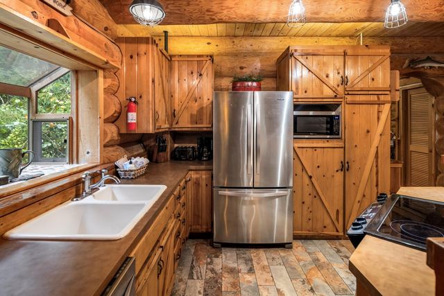 58200 E Marmot Road, Sandy, OR 97055
