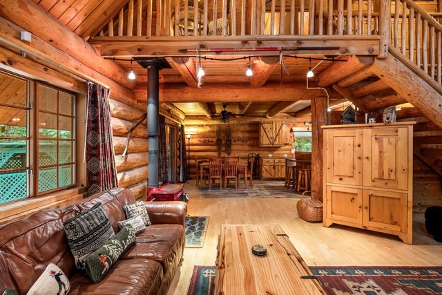 58200 E Marmot Road, Sandy, OR 97055