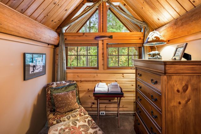 58200 E Marmot Road, Sandy, OR 97055