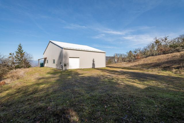 365 White Tail Drive, Eagle Point, OR 97524