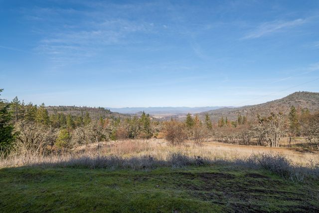 365 White Tail Drive, Eagle Point, OR 97524