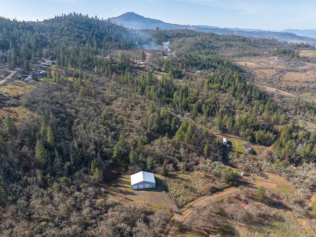 365 White Tail Drive, Eagle Point, OR 97524