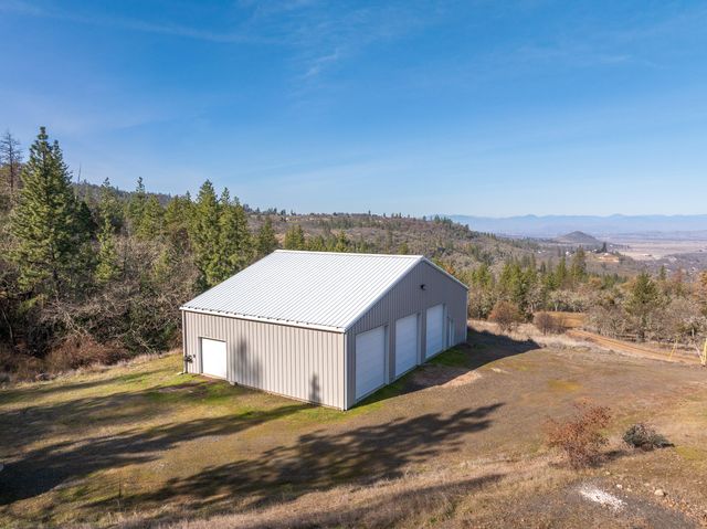 365 White Tail Drive, Eagle Point, OR 97524