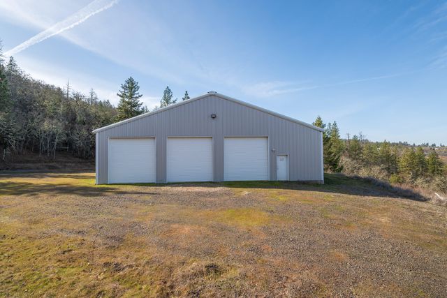 365 White Tail Drive, Eagle Point, OR 97524
