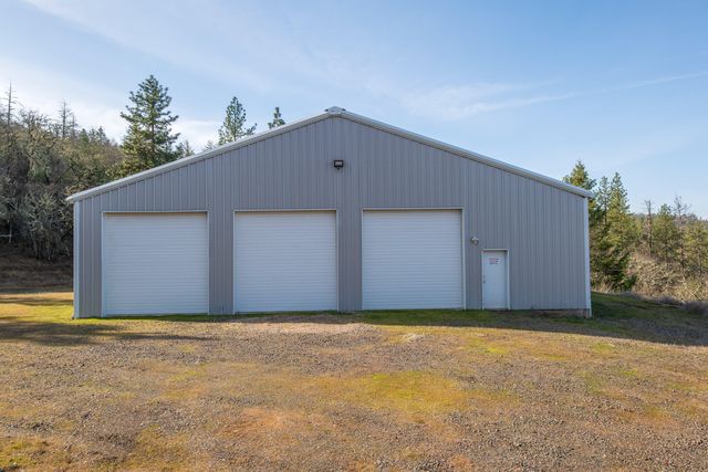 365 White Tail Drive, Eagle Point, OR 97524