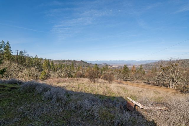 365 White Tail Drive, Eagle Point, OR 97524