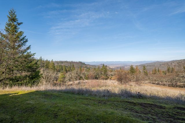 365 White Tail Drive, Eagle Point, OR 97524
