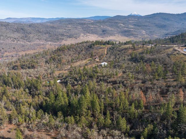 365 White Tail Drive, Eagle Point, OR 97524