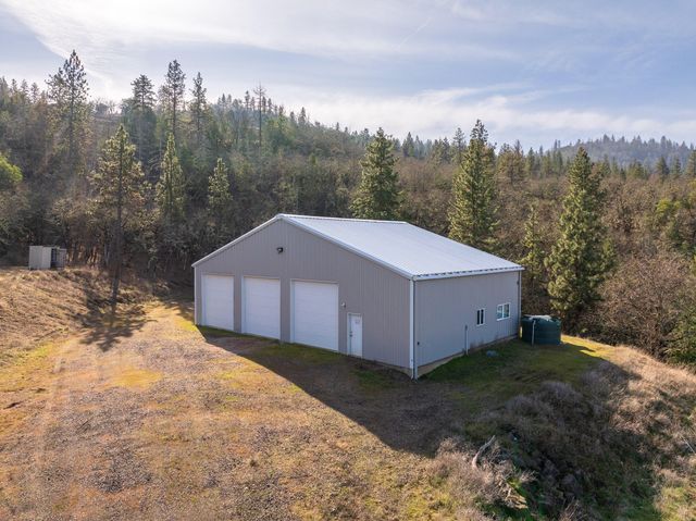 365 White Tail Drive, Eagle Point, OR 97524