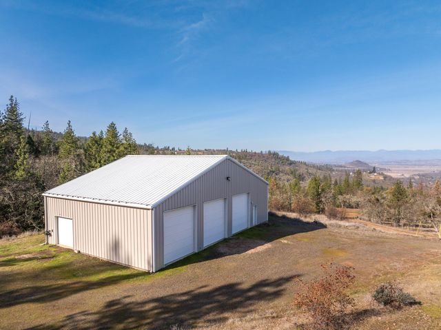 365 White Tail Drive, Eagle Point, OR 97524