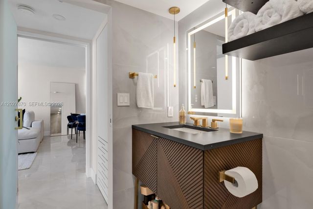 90 Alton Rd 2207, Miami Beach, FL 33139