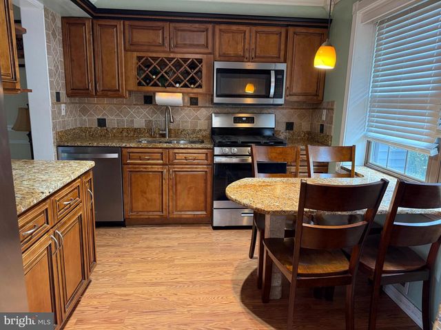 1003 MULBERRY CT, Marlton, NJ 08053