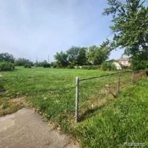 26165 W OUTER Drive, Detroit, MI 48217