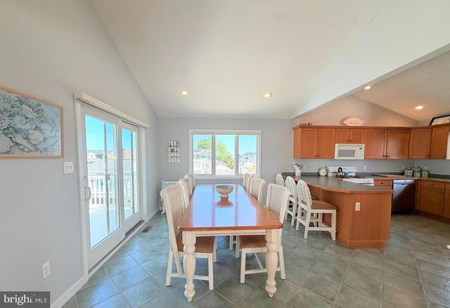 212 N BARNEGAT AVE, Surf City, NJ 08008