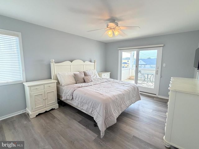 212 N BARNEGAT AVE, Surf City, NJ 08008