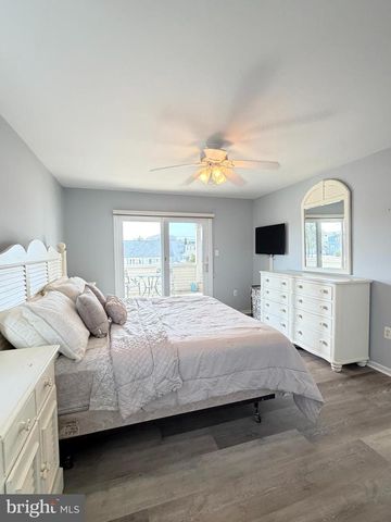 212 N BARNEGAT AVE, Surf City, NJ 08008
