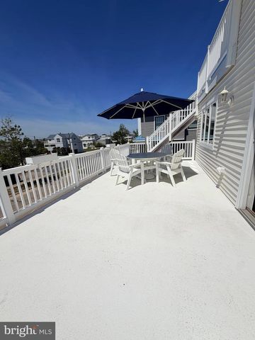 212 N BARNEGAT AVE, Surf City, NJ 08008