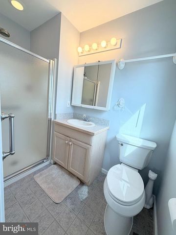 212 N BARNEGAT AVE, Surf City, NJ 08008