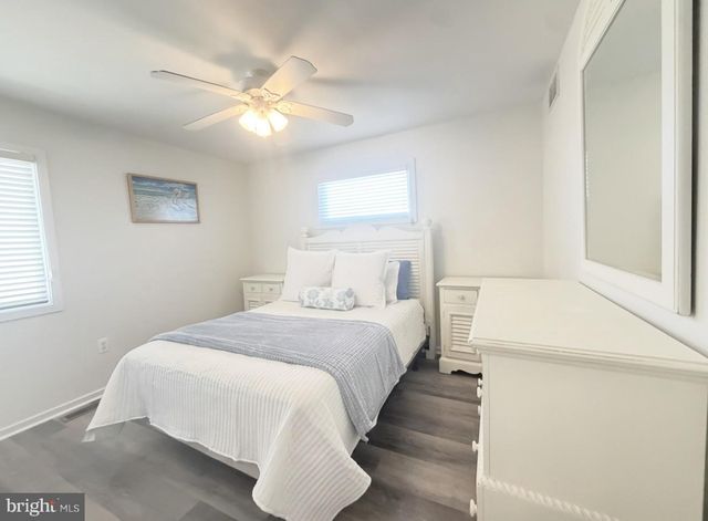 212 N BARNEGAT AVE, Surf City, NJ 08008
