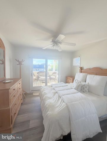 212 N BARNEGAT AVE, Surf City, NJ 08008