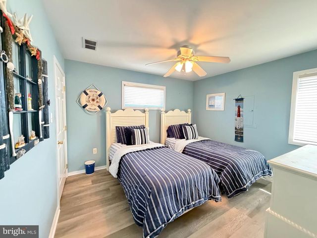 212 N BARNEGAT AVE, Surf City, NJ 08008