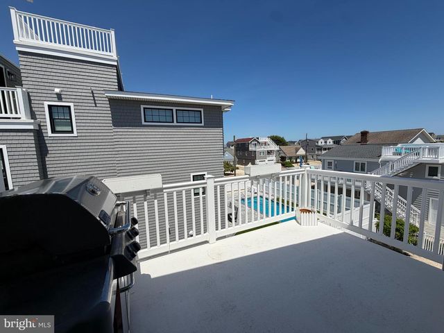 212 N BARNEGAT AVE, Surf City, NJ 08008