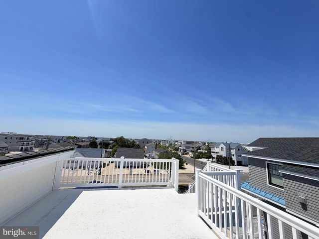 212 N BARNEGAT AVE, Surf City, NJ 08008