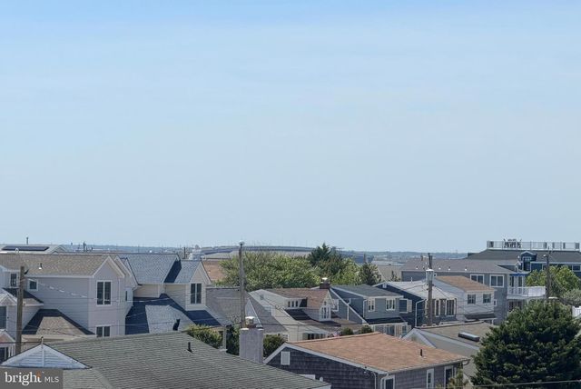 212 N BARNEGAT AVE, Surf City, NJ 08008