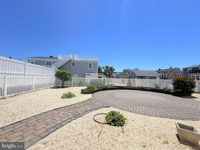 212 N BARNEGAT AVE, Surf City, NJ 08008