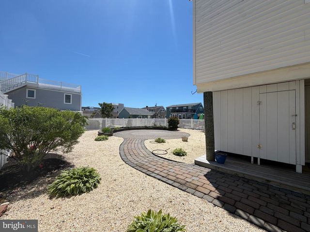 212 N BARNEGAT AVE, Surf City, NJ 08008