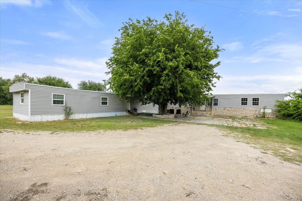 1274 County Road 2019 B, Glen Rose, TX 76043