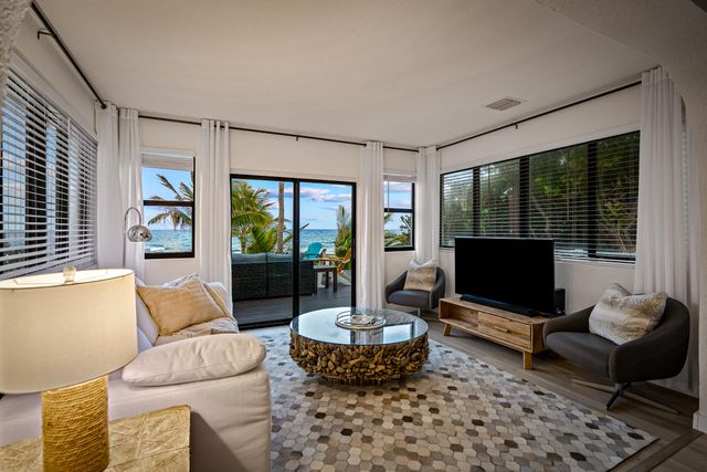 2330 N Ocean Boulevard, Boca Raton, FL 33431