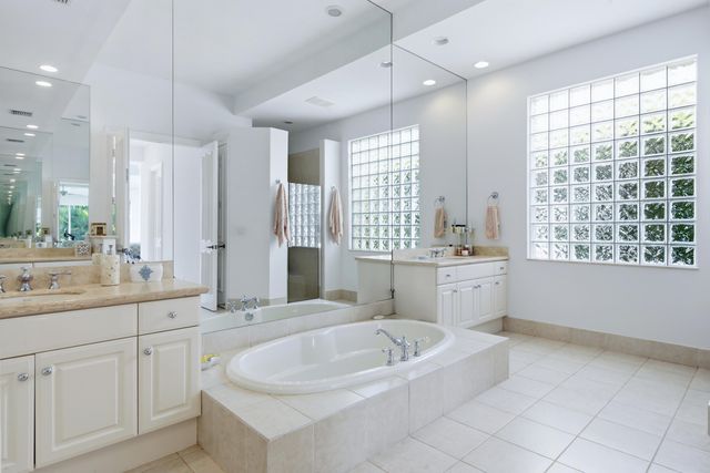 118 MONTE CARLO Drive, Palm Beach Gardens, FL 33418