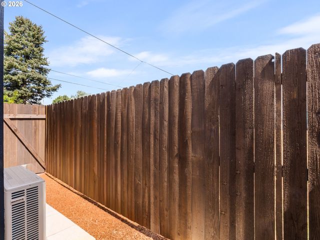 1280 N Farragut St 1, Portland, OR 97217