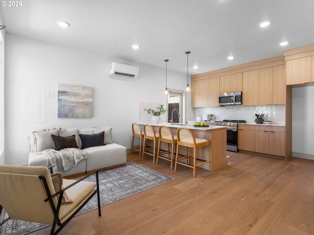 1280 N Farragut St 1, Portland, OR 97217