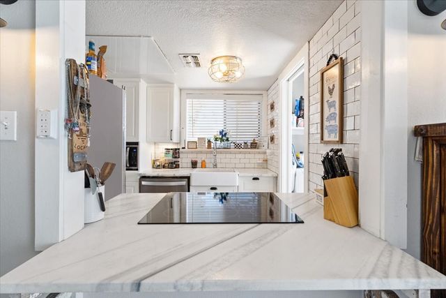 7 Dewberry Court, Bedford, TX 76021