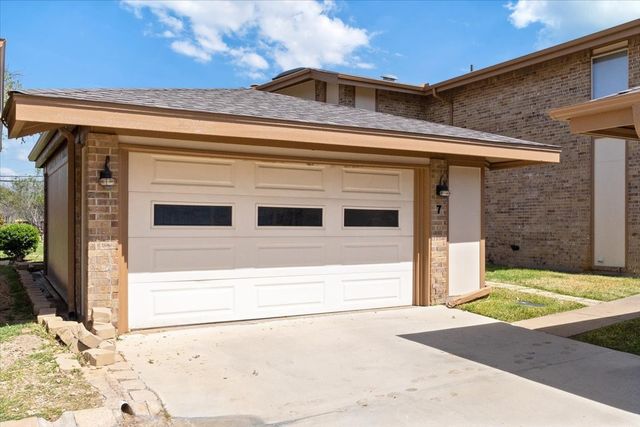 7 Dewberry Court, Bedford, TX 76021