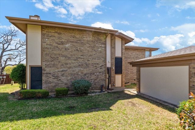 7 Dewberry Court, Bedford, TX 76021