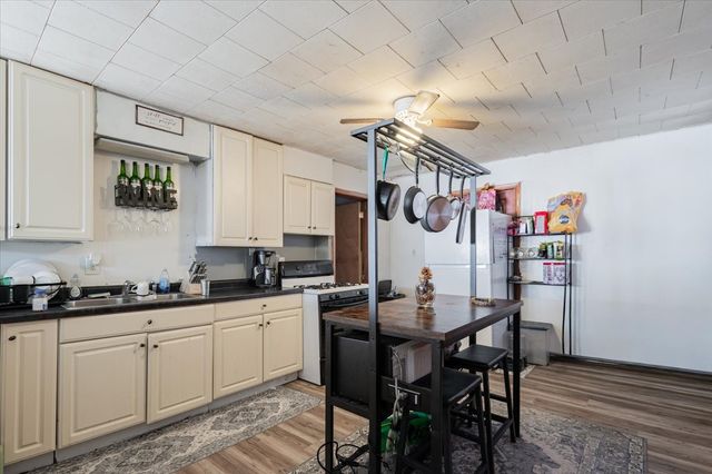 1003 W Jackson Street, Bloomington, IL 61701