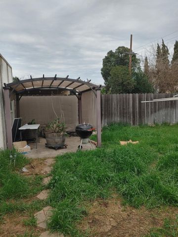 2312 St James Pl, Modesto, CA 95350