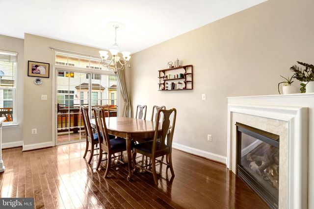 2342 HUNTINGTON STATION CT, Alexandria, VA 22303