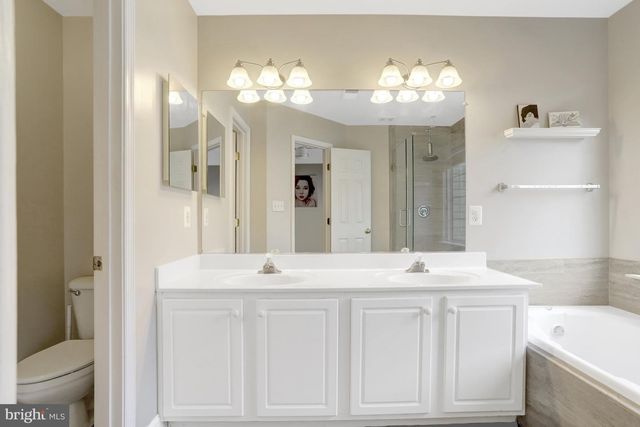 2342 HUNTINGTON STATION CT, Alexandria, VA 22303