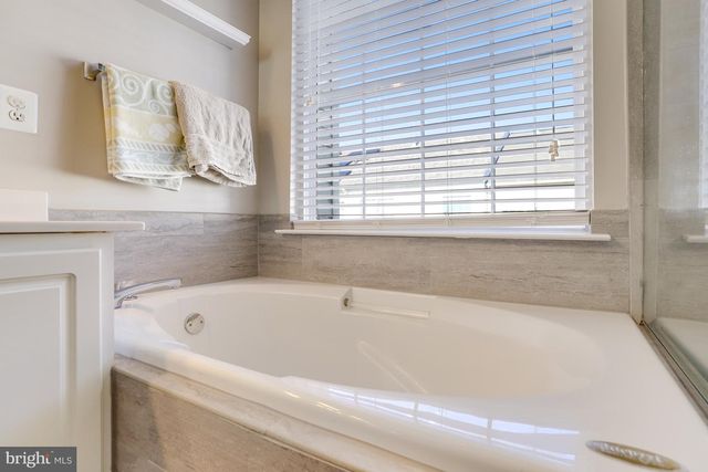 2342 HUNTINGTON STATION CT, Alexandria, VA 22303