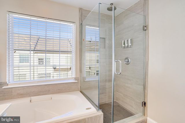 2342 HUNTINGTON STATION CT, Alexandria, VA 22303