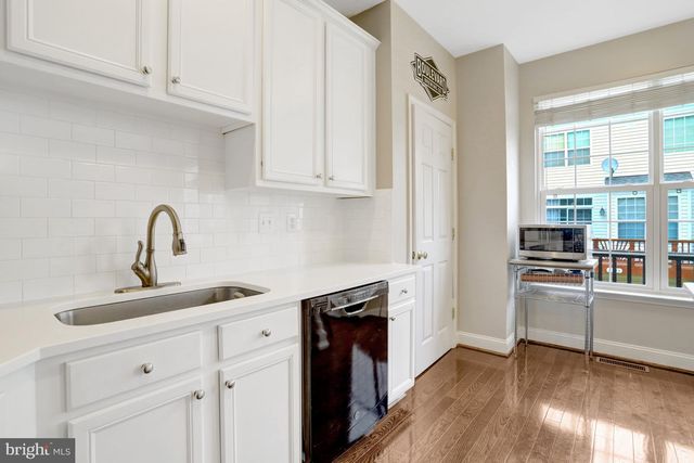 2342 HUNTINGTON STATION CT, Alexandria, VA 22303