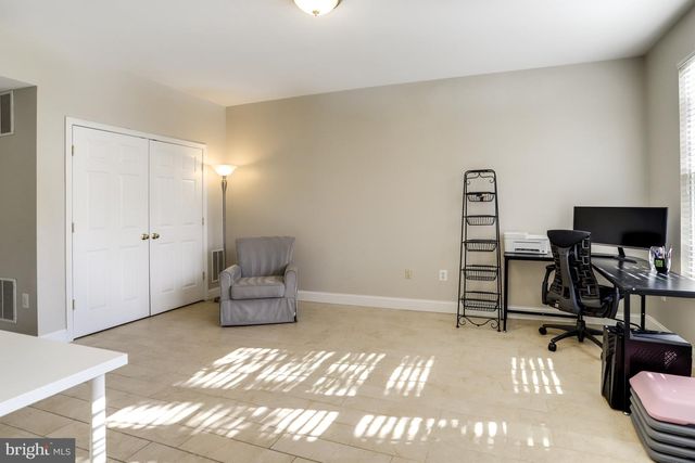 2342 HUNTINGTON STATION CT, Alexandria, VA 22303