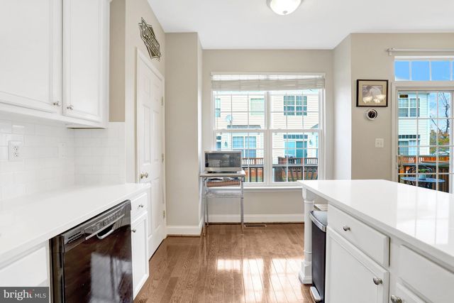 2342 HUNTINGTON STATION CT, Alexandria, VA 22303